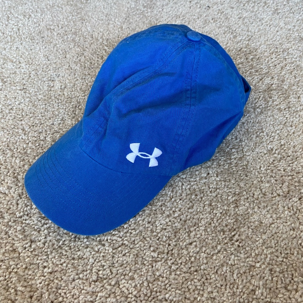 Like new Women’s Underarmour Baseball Hat